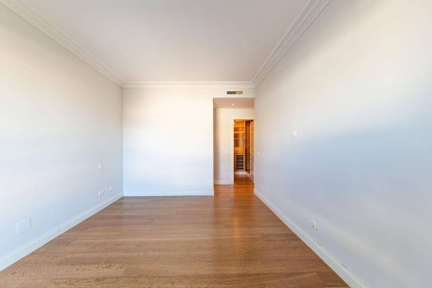 4 room luxury penthouse for rent in Madrid, Autonomous Region of Madrid - Photo 1