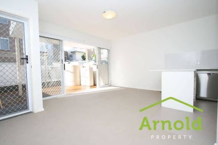 6 MONTH LEASE ONLY! Neat & Tidy 2 bedroom townhouse. - Photo 4