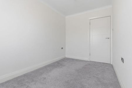 3 bedroom flat to rent - Photo 2