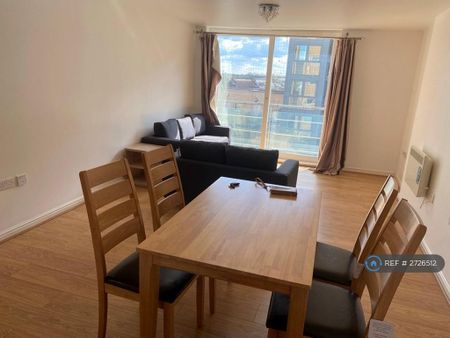 2 bedroom flat to rent - Photo 3