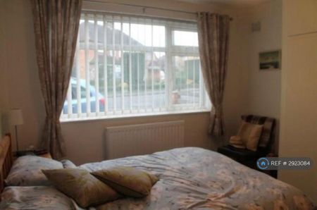 3 bedroom bungalow to rent - Photo 4