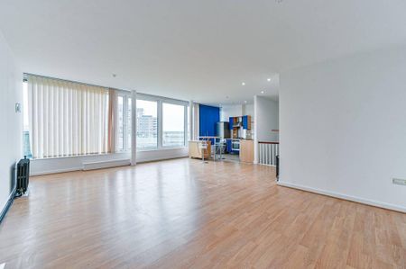 3 bedroom flat to rent - Photo 2