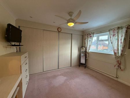 3 bedroom semi-detached house to rent - Photo 4