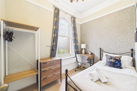 2 bedroom Flat in The Forbury, Reading - Photo 4