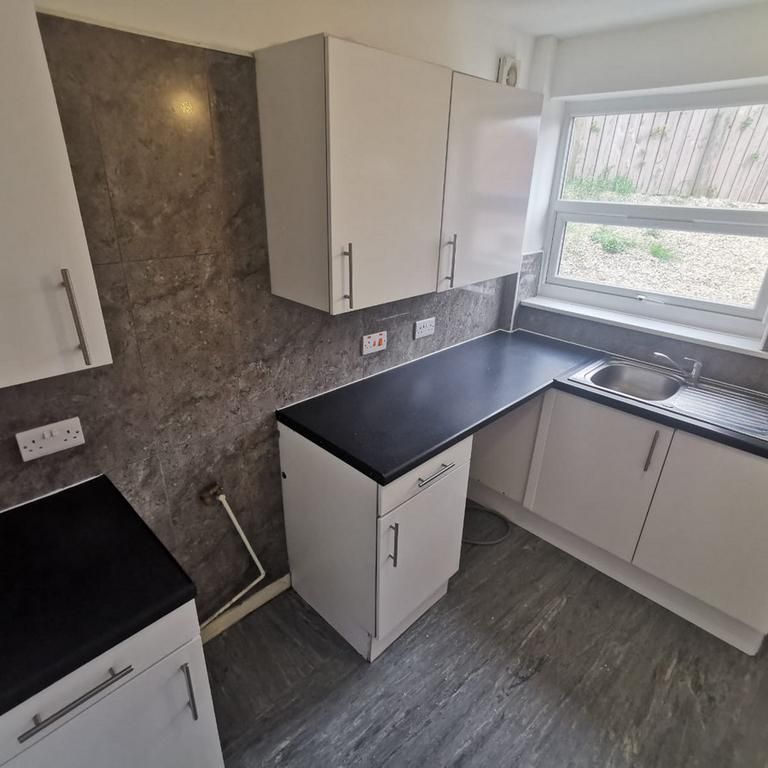 2 bedroom semi-detached house to rent - Photo 1