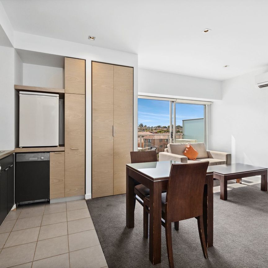 Modern one bedroom apartment in the heart of St Kilda - Photo 1