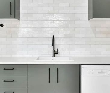 “IMMACULATELY PRESENTED - GREAT POSITION” - Photo 1