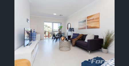 Beautiful Upstairs Apartment Living - Photo 3