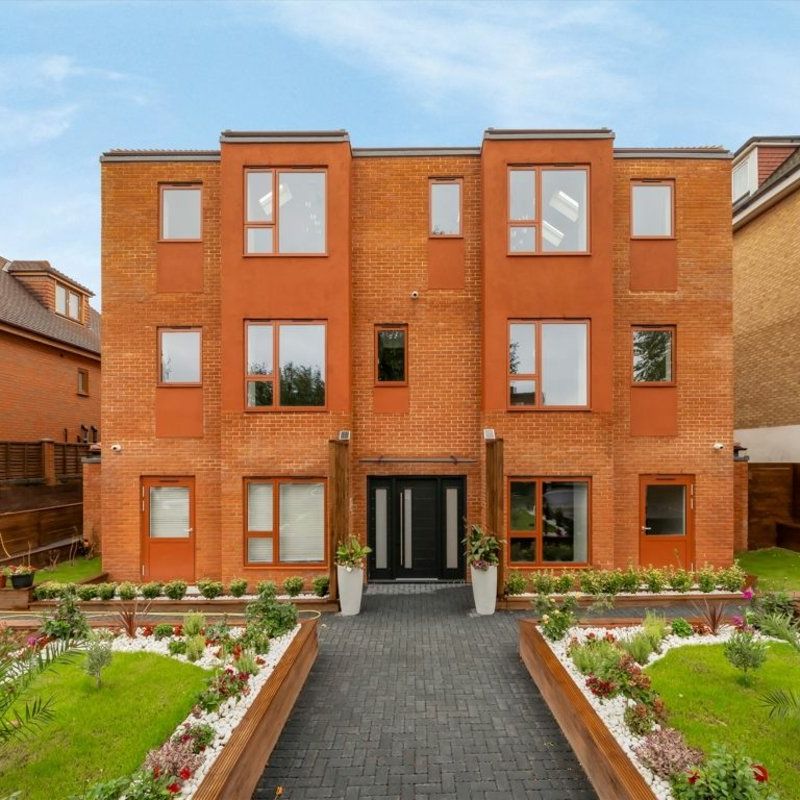 Colney Hatch Lane - Photo 1