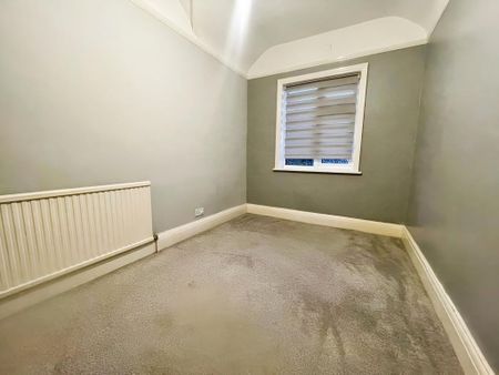 4 bedroom semi-detached house to rent - Photo 4
