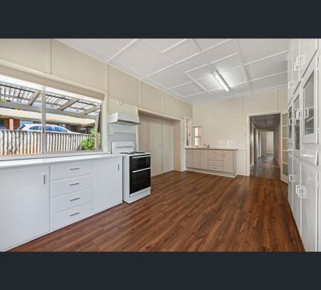 2 Perry Street, Harlaxton, Qld 4350 - Photo 4