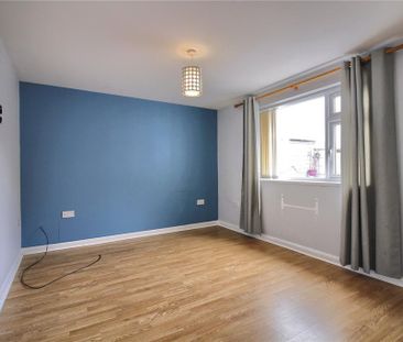 4 bedroom semi-detached house to rent - Photo 2