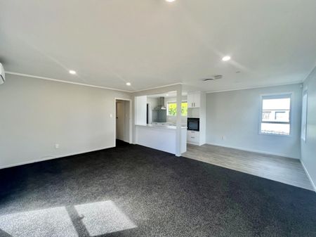 5 Bluewater Place, Wattle Downs, Auckland - Photo 2