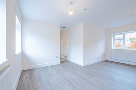 2 bed Upper Floor Flat for rent - Photo 2