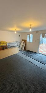 4 Bed Detached House, Fifth Avenue, E12 - Photo 4