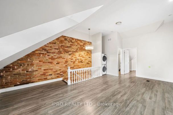 Condo Townhouse For Lease | W9256696 - Photo 1