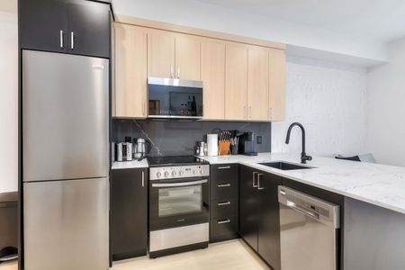 2080 av Lincoln, Modern 2-Bedroom Apartment in Prime Downtown Location - Photo 3