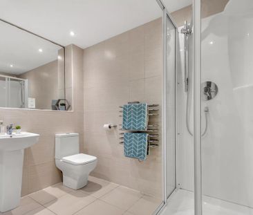 3 bedroom flat to rent - Photo 4