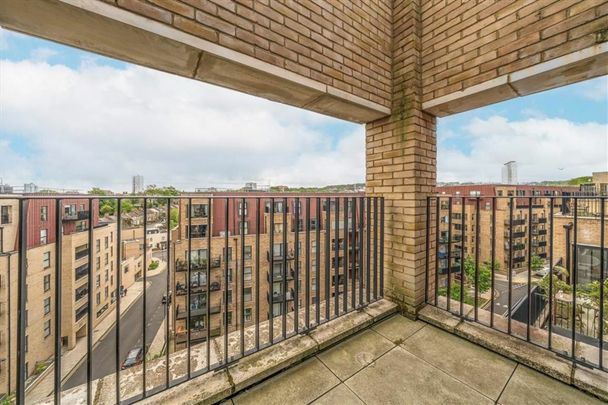 Brumwell Avenue, SE18, London - Photo 1