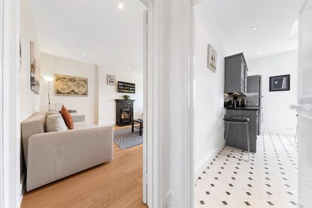 2 Bed Flat, Earls Court Road, W8 - Photo 5