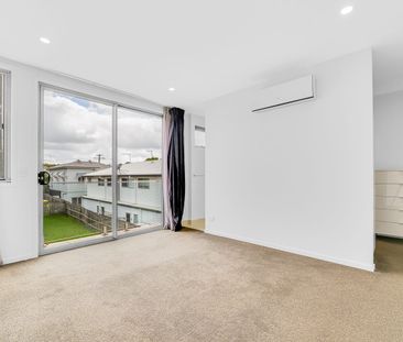 Modern Unit Living in a Prime Annerley Location - Photo 4