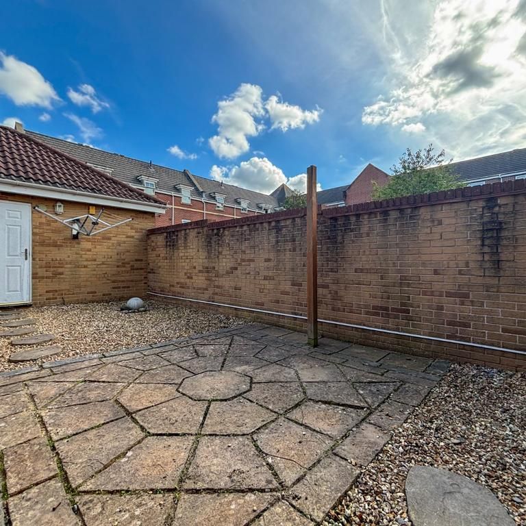 3 bedroom end of terrace house to rent - Photo 1