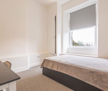 4 bedroom flat to rent - Photo 6