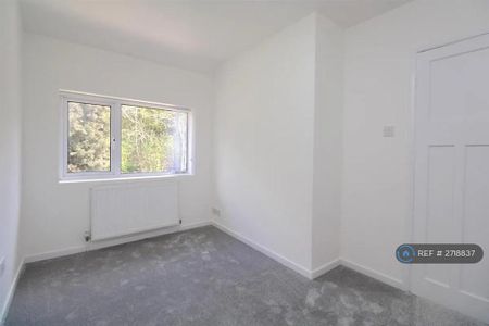 2 bedroom end of terrace house to rent - Photo 3