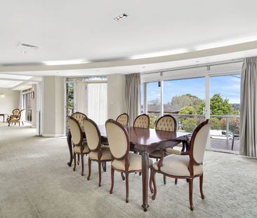 A Killarney Heights icon, family home in a prestige setting. - Photo 4