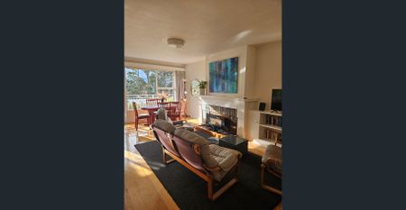 Fully furnished sunny apartment with water and mountain views in Sandy Bay - Photo 4