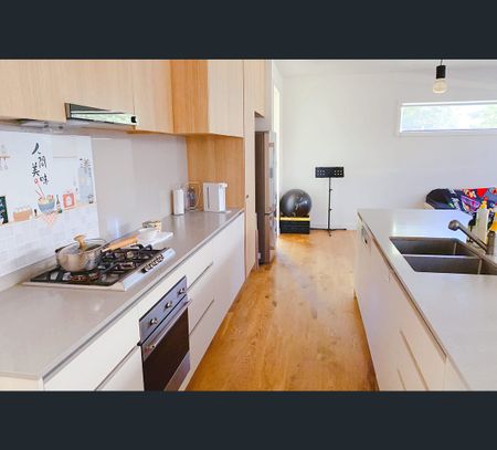 4/16 Paul Avenue, Box Hill North, Vic 3129 - Photo 2