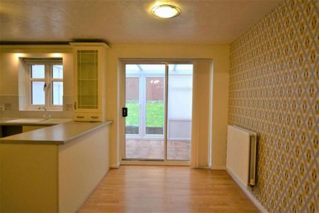 3 bedroom link detached house to rent - Photo 3