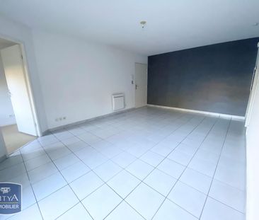 Location Appartement 2 pièces 53m² LE CATEAU CAMBRESIS 59360 - Photo 2
