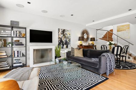 6 Month Lease ONLY - Expansive 2 Storey home with lock up garage close to Rozelle Parklands and Light rail - - Photo 3