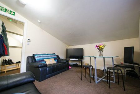 3 bedroom terraced house to rent - Photo 2