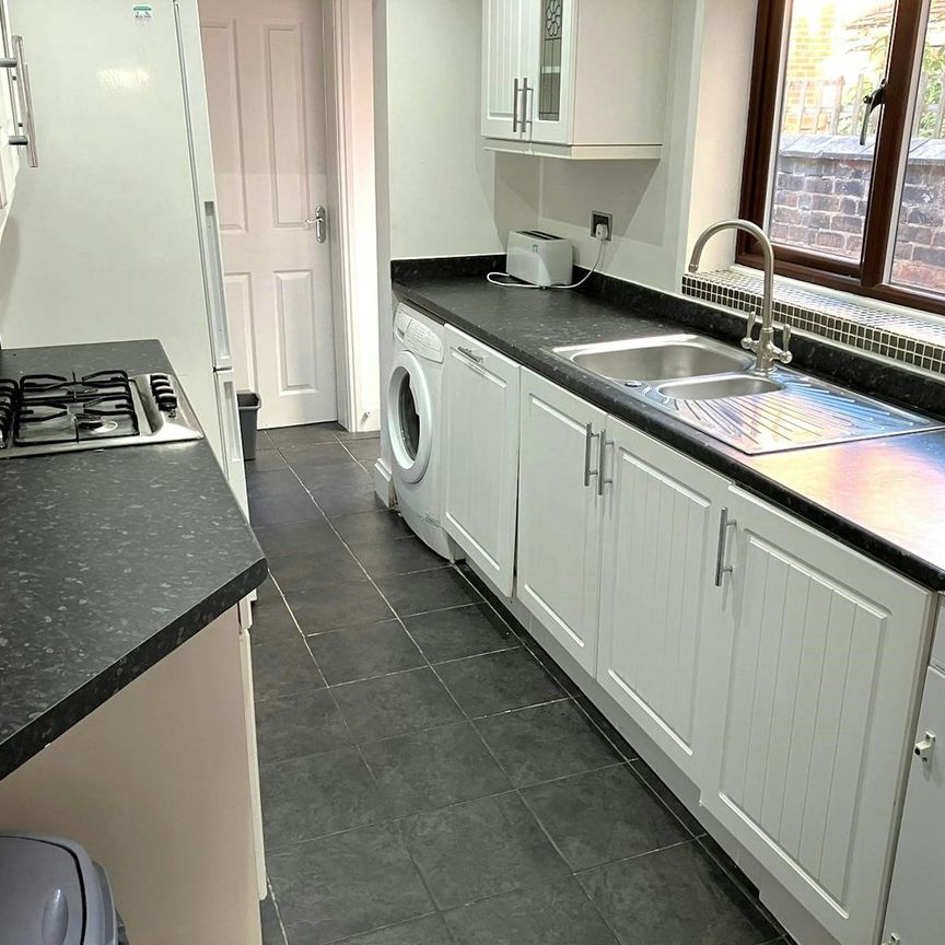 Terraced House to rent on - Photo 1