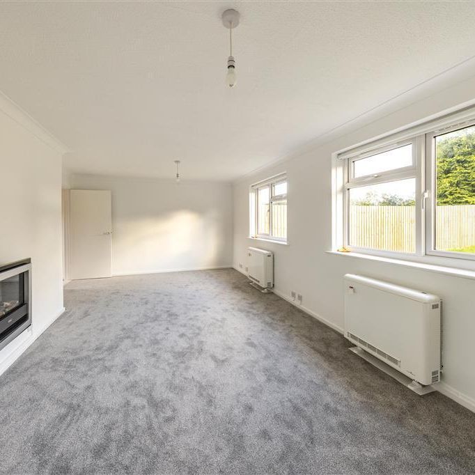 East Crescent - Photo 1