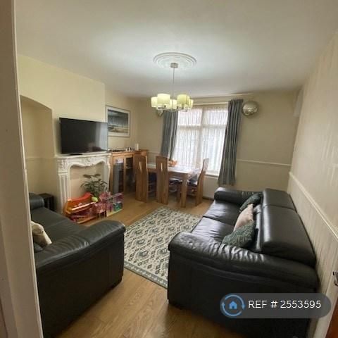 2 bedroom end of terrace house to rent - Photo 1