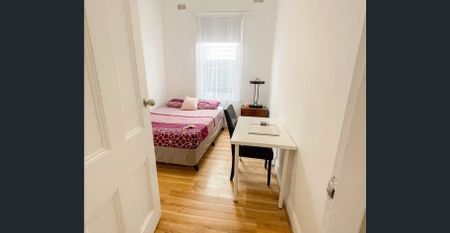 Furnished five-bedroom Balaclava home with a large courtyard - Photo 3