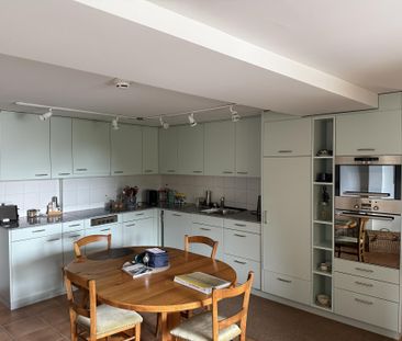 moderne und wunderschöne Wohnung mit antikem Flair - Photo 4