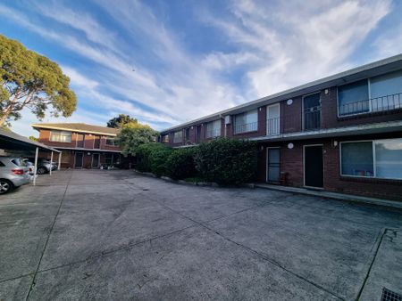 Conveniently Located One-Bedroom Flat in Mentone - Photo 3