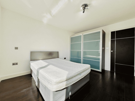 St. Johns Road, Isleworth, TW7 - Photo 2