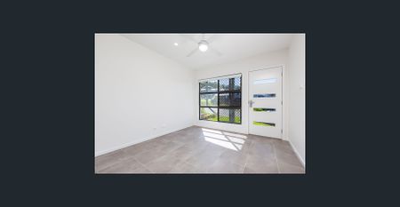 NEAR NEW 3 BEDROOM DUPLEX IN CAMERON GROVE ESTATE - Photo 4