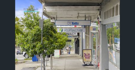 Modern, Light-Filled Living in a Private Setting - Photo 2