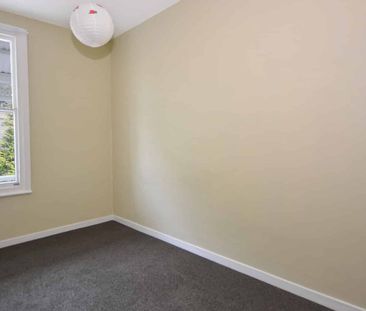 Tidy Flat Close To Town - Photo 3