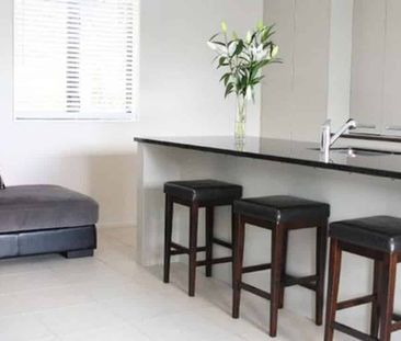 Modern 2-Bedroom Unit - Utilities Included - with Double Internal G... - Photo 3
