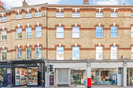 This two double bedroom property is situated on the desirable location of the Kings Road and benefits from being close to all the amenities that Chelsea has to offer - Photo 2