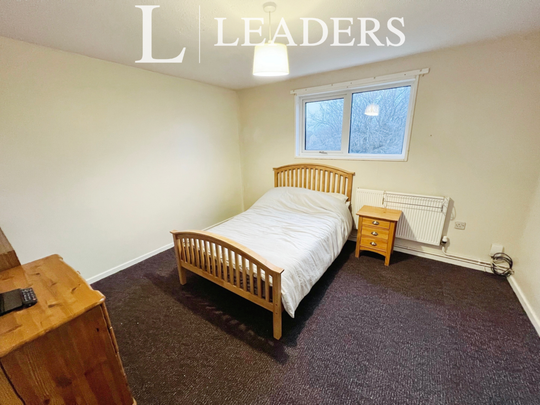 1 bedroom in a house share to rent - Photo 1
