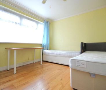 3 bedroom terraced house to rent - Photo 3