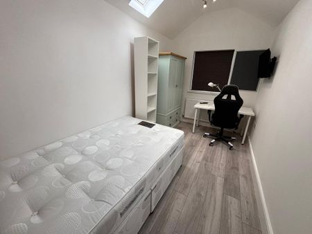 97 Leopold Street - Ultra Modern 4 Bed Loughborough - Photo 3